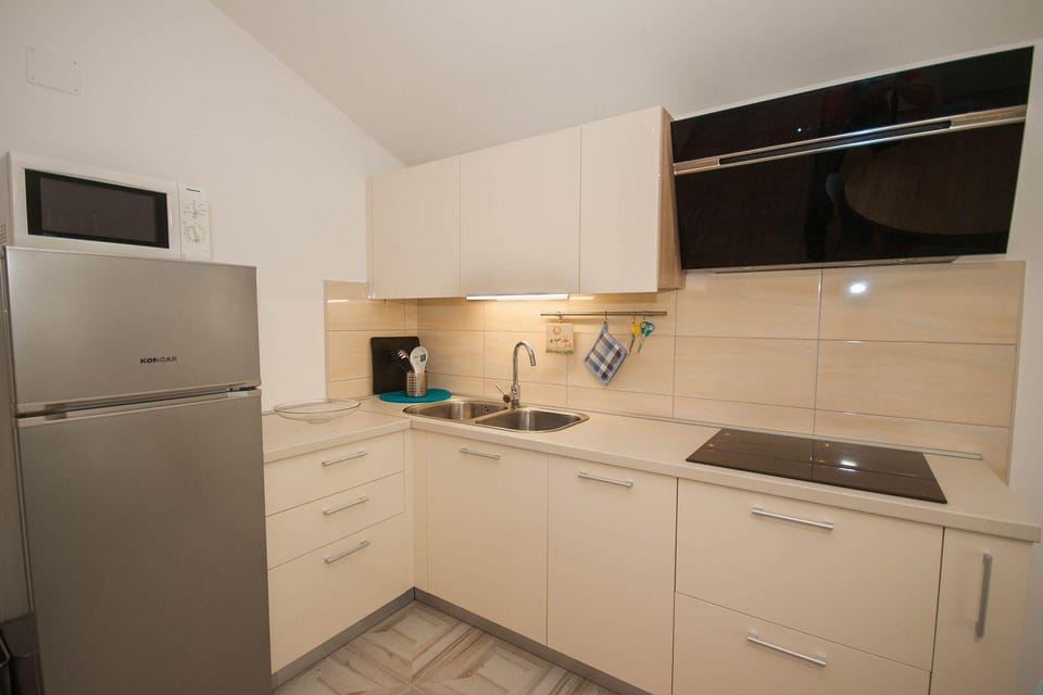 250 Meter zum 2 km langen Strand Apartment in Lika-Senj County