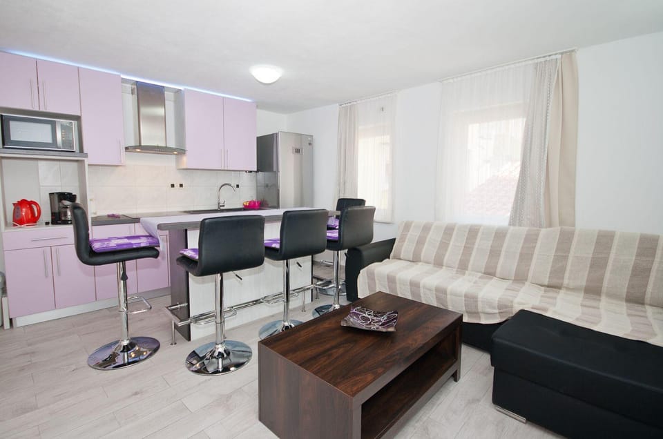 Mit Meerblick und direkt am kristallklaren Meer Apartment in Lika-Senj County