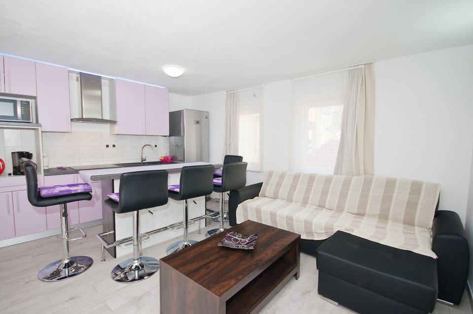 Mit Meerblick und direkt am kristallklaren Meer Apartment in Lika-Senj County