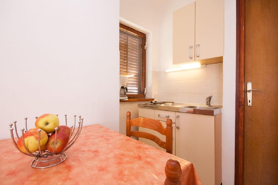 Nur 250 Meter bis zur kristallklaren Adria Apartment in Lika-Senj County