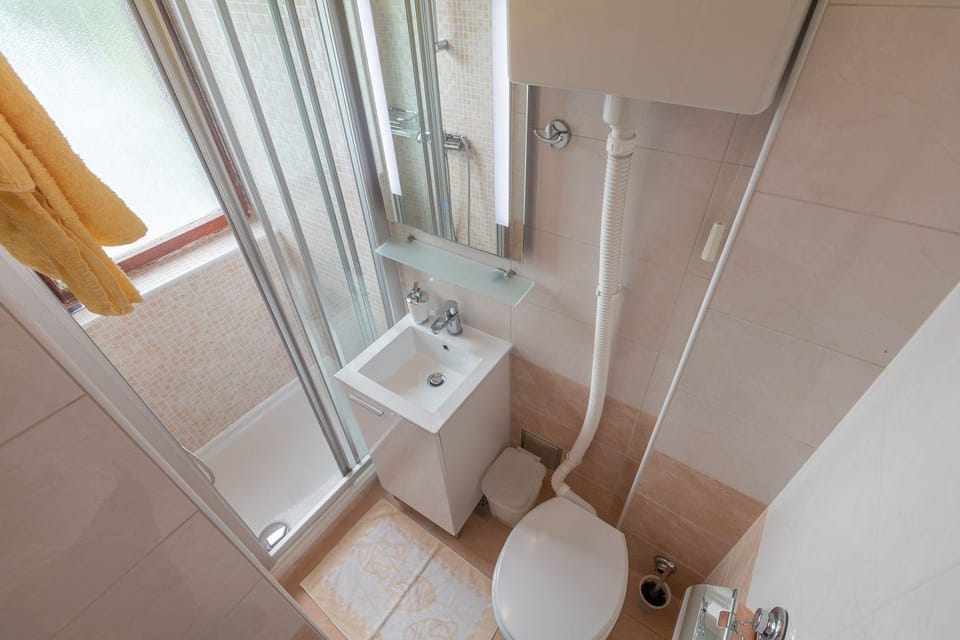 Nur 250 Meter bis zur kristallklaren Adria Apartment in Lika-Senj County