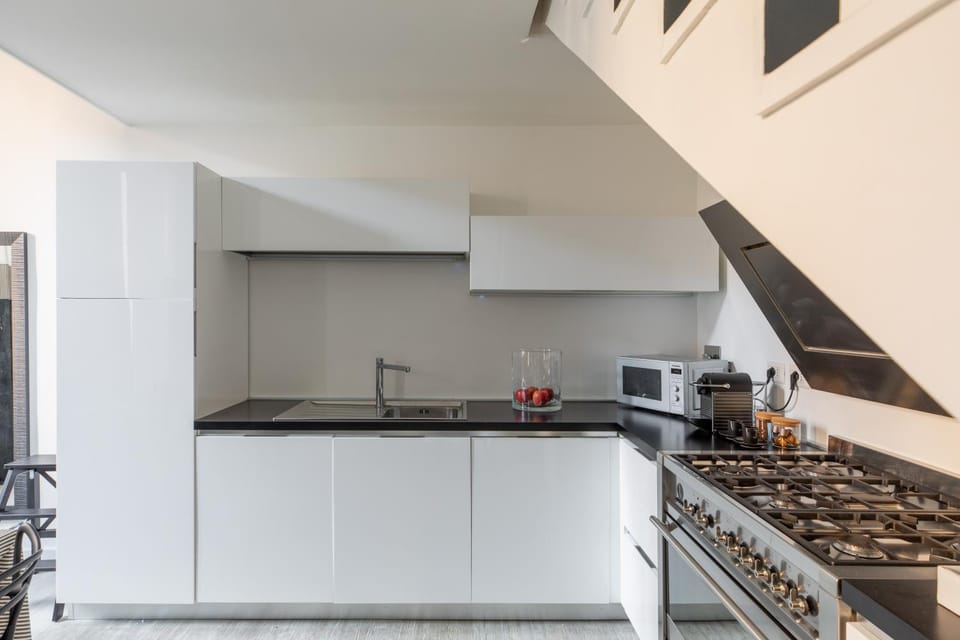 Kitchen or kitchenette, pet friendly, stove