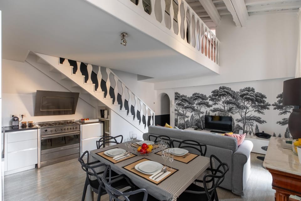 Dining area, pet friendly