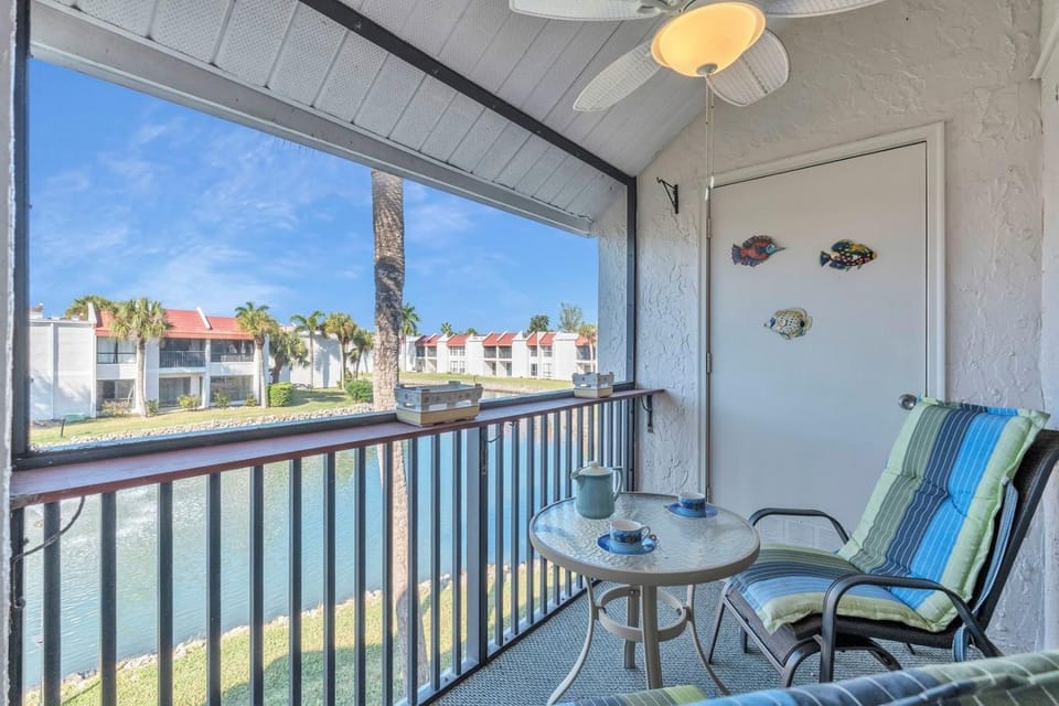 Runaway Bay 283 condo Apartment in Bradenton Beach