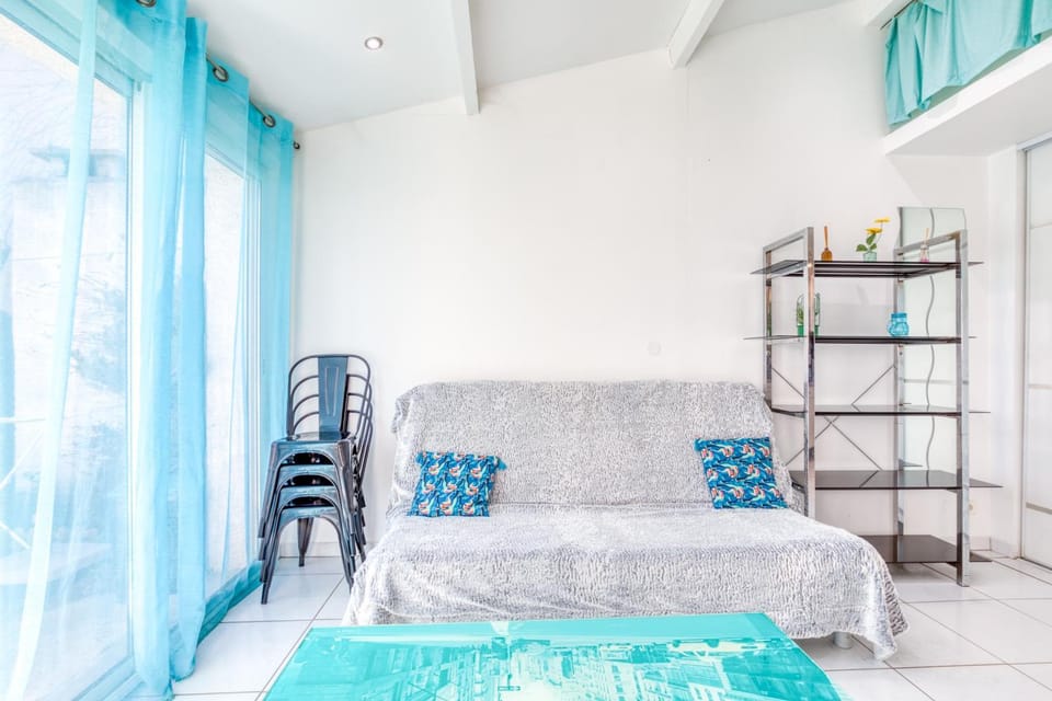 Property building, Living room, Bedroom