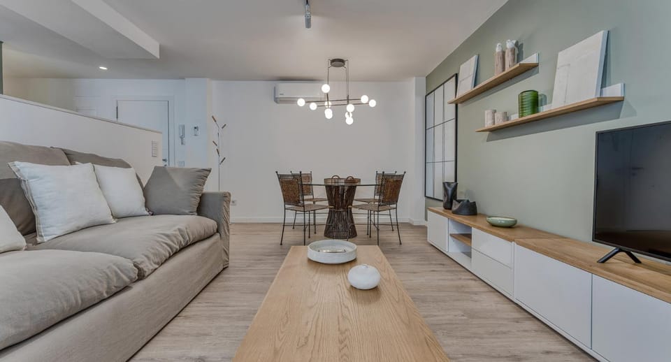 Seating area, Dining area