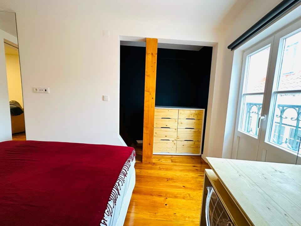 Photo of the whole room, Bedroom, wardrobe