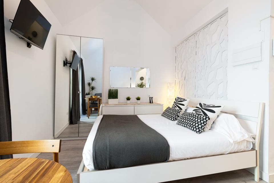 Bed, Photo of the whole room