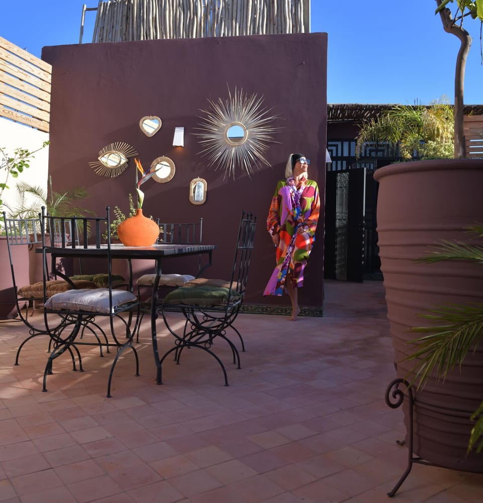Patio, Day, People, Balcony/Terrace, Dining area, Guests