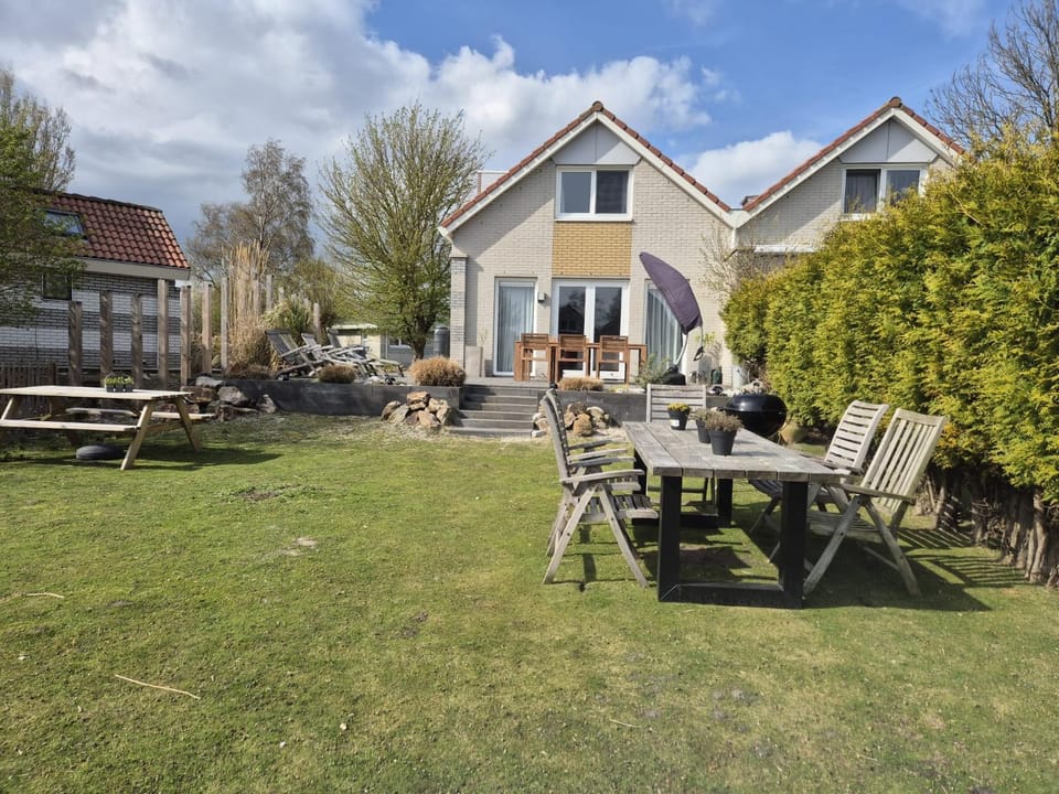 Prachtige vakantievilla aan IJsselmeer Makkum House in Friesland, Netherlands