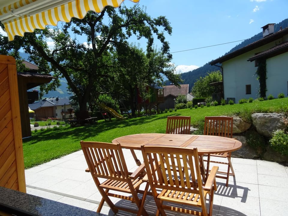 Balcony/Terrace, Mountain view