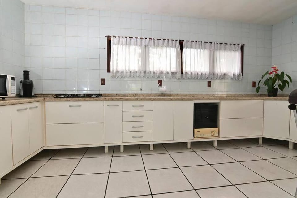 Casa prox de Jurerê muito espaço para td família House in Florianopolis