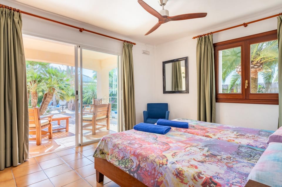 Property building, Living room, Bedroom