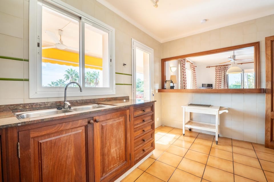 Kitchen or kitchenette, Living room