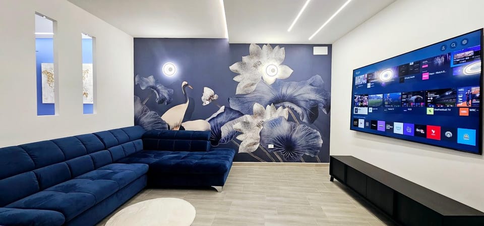 Communal lounge/ TV room, TV and multimedia, Living room, Seating area, Breakfast, kitchen