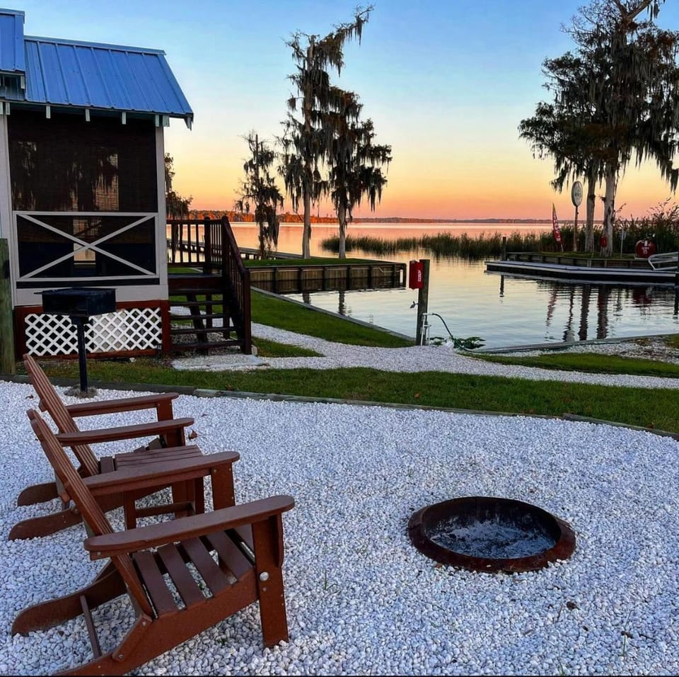 Property building, Natural landscape, Garden view, Lake view, River view, Sunrise, Sunset