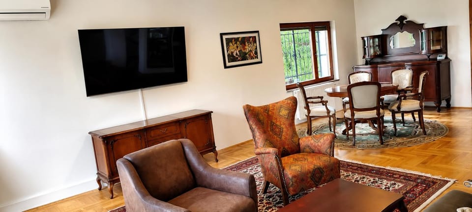 Communal lounge/ TV room