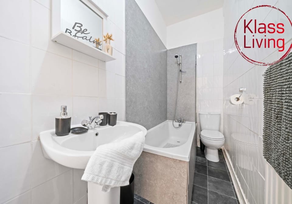 Toilet, Bathroom, Decorative detail, Guests, Shopping Area, group of guests, Family