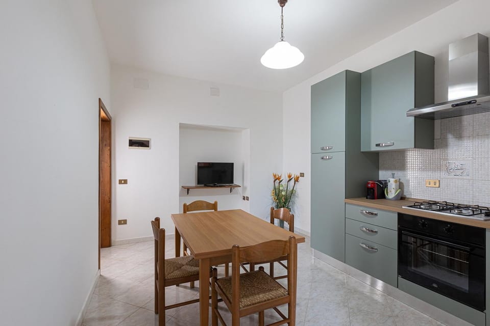 TV and multimedia, Kitchen or kitchenette, Dining area, oven, pet friendly, stove