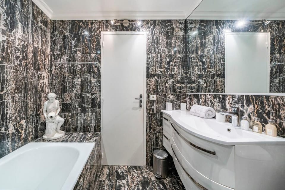 Bathroom, Bath, towels