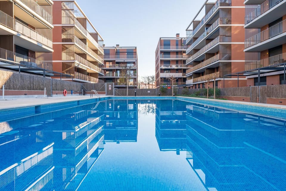 Property building, Swimming pool