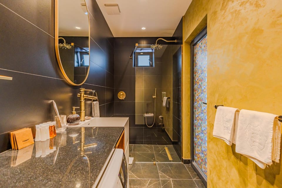 Shower, Bathroom, towels