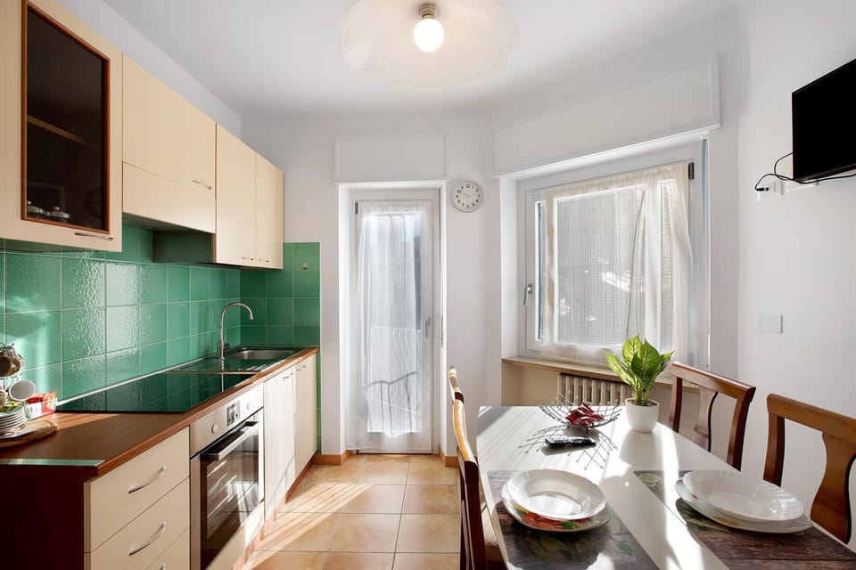 Property building, Kitchen or kitchenette, Living room