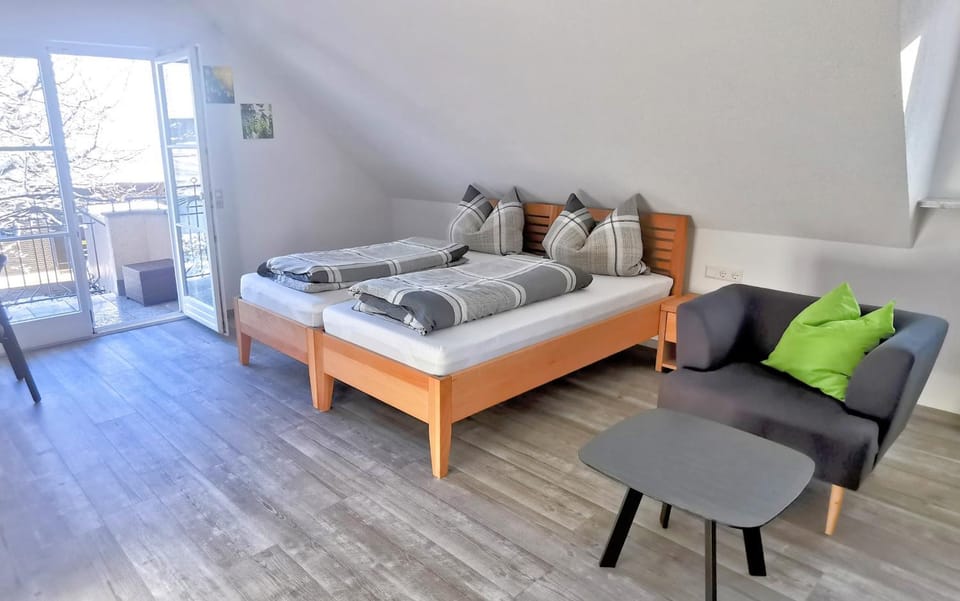 Bed, Seating area, Bedroom