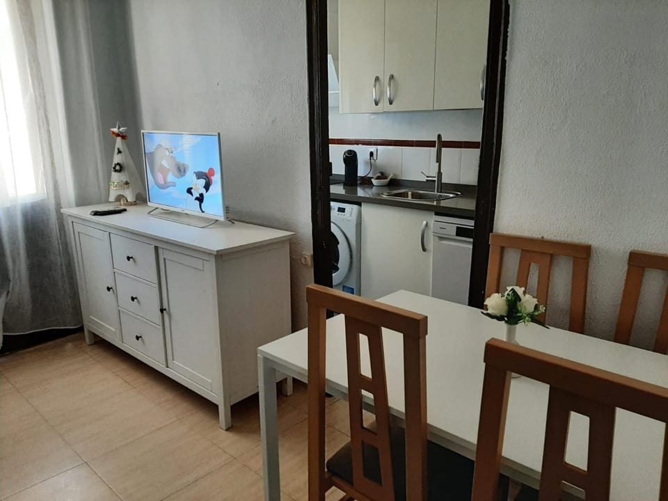 TV and multimedia, Kitchen or kitchenette, Living room, Dining area, oven, pet friendly, stove