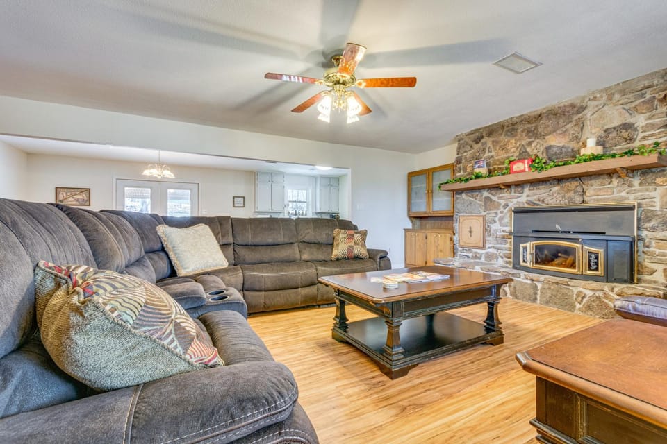 Searcy Retreat Home Near Little Red River House in Arkansas
