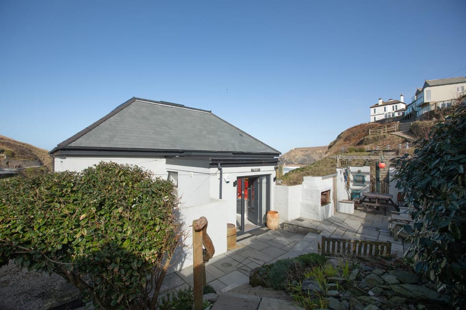 UPPER BEACH HOUSE House in England