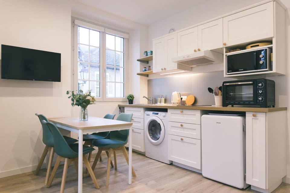 Coffee/tea facilities, Kitchen or kitchenette, minibar, pet friendly, stove, toaster, washing machine, dryer