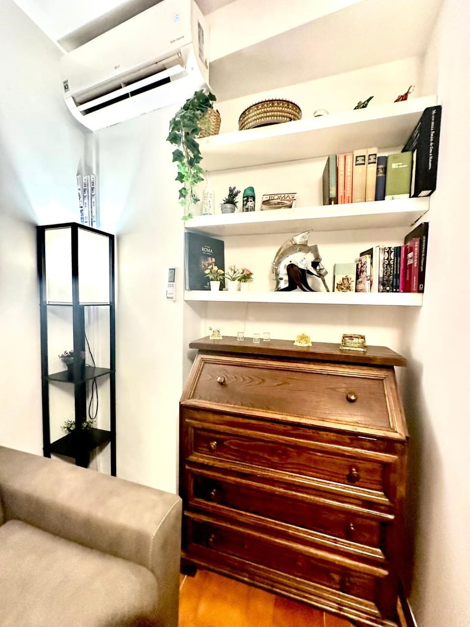 Living room, Decorative detail