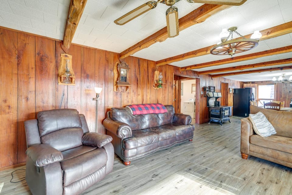 Authentic Log Cabin in Pineville ~ 2 Mi to River! Cabin in Ozark Mountains