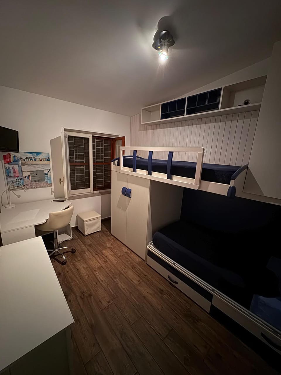 Photo of the whole room