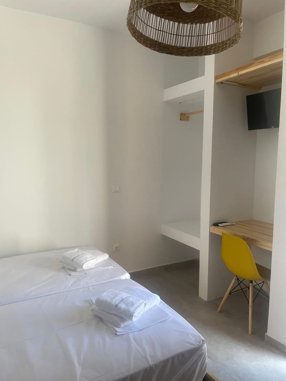 Bed, TV and multimedia, Photo of the whole room, Bedroom, hair dresser, wardrobe