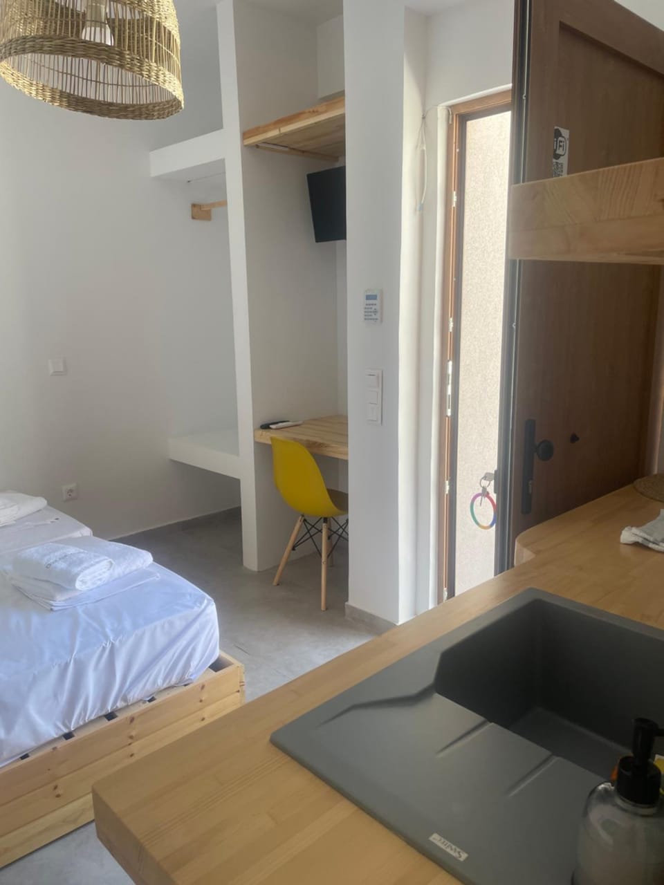 Bed, TV and multimedia, Photo of the whole room, Bedroom, wardrobe