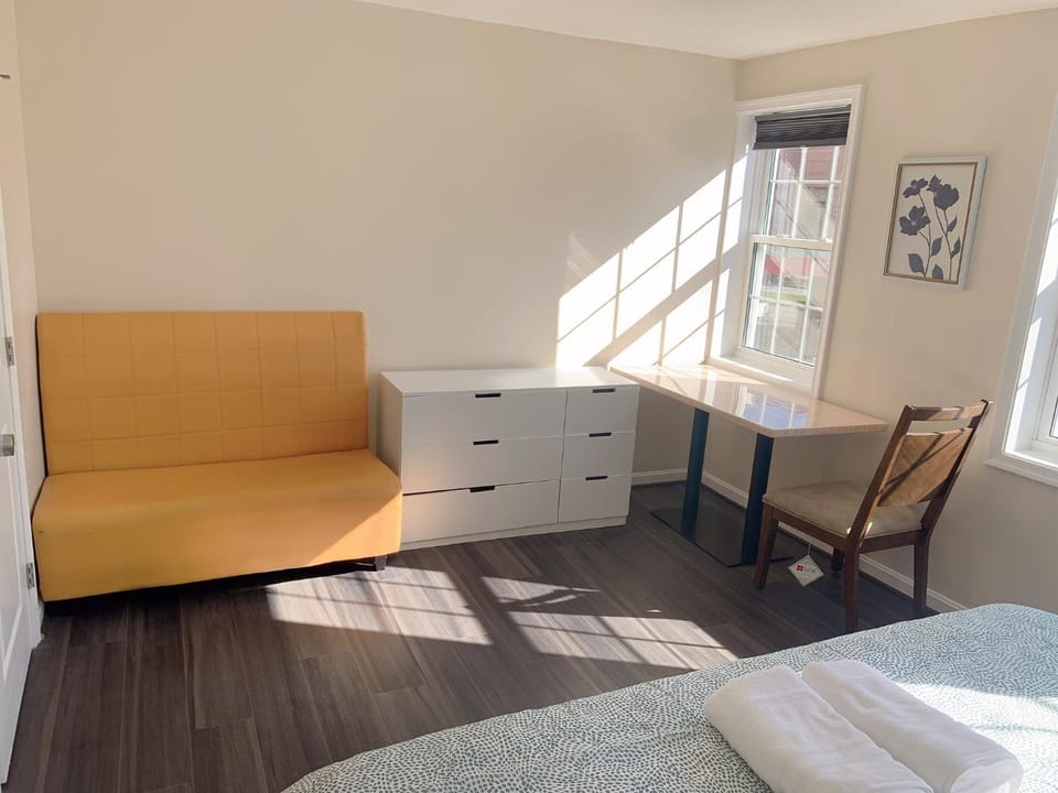 Sweet bedroom located central of downtown Bed and Breakfast in Baltimore