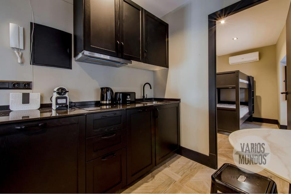 Coffee/tea facilities, Kitchen or kitchenette
