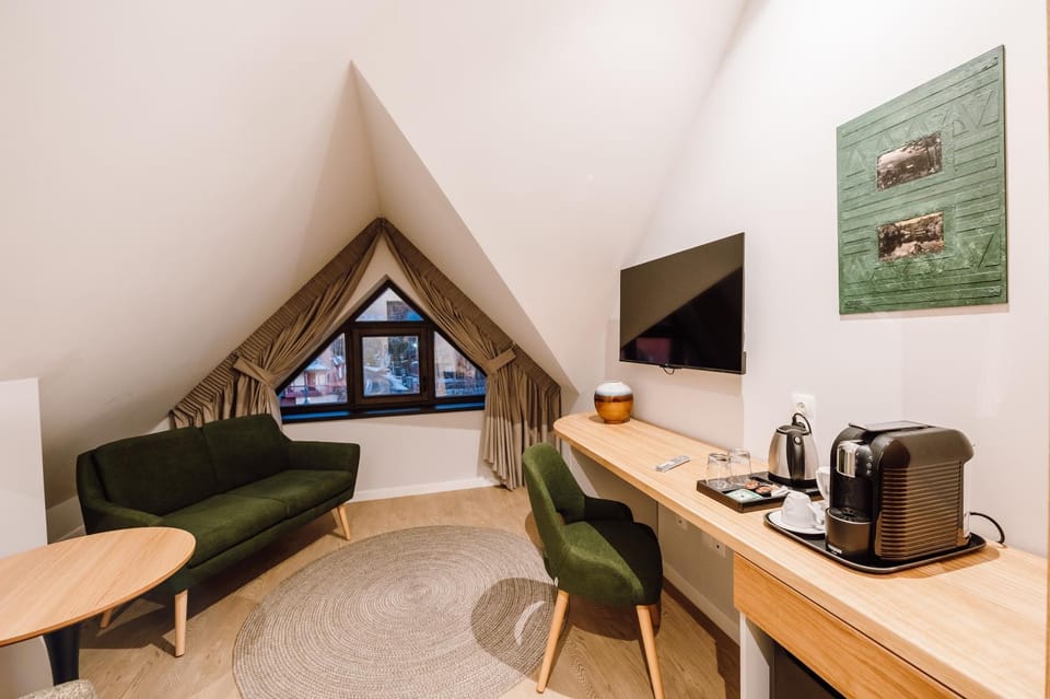 Living room, Photo of the whole room