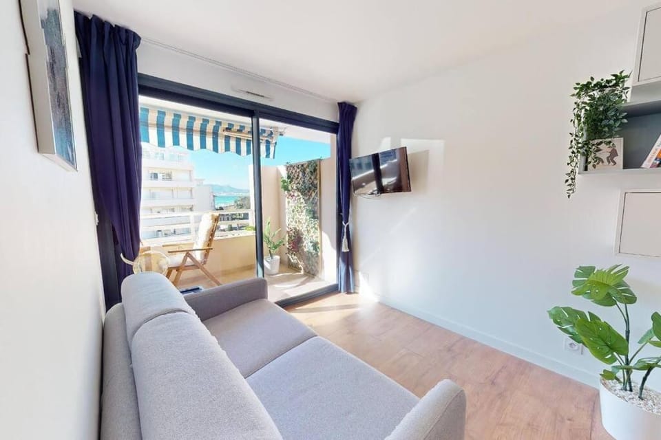 Communal lounge/ TV room, Natural landscape, TV and multimedia, View (from property/room), Balcony/Terrace, Living room, Seating area