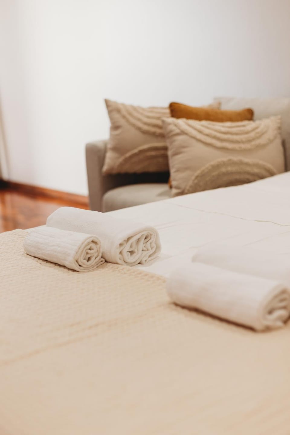 Bed, Bedroom, towels