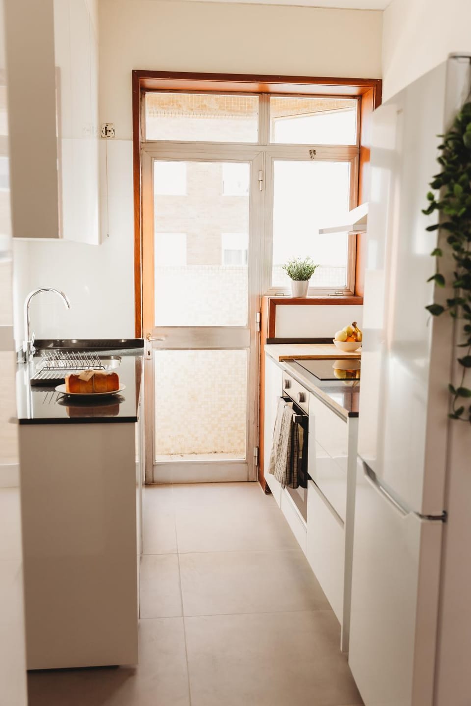 Kitchen or kitchenette, dishwasher, minibar, oven, stove