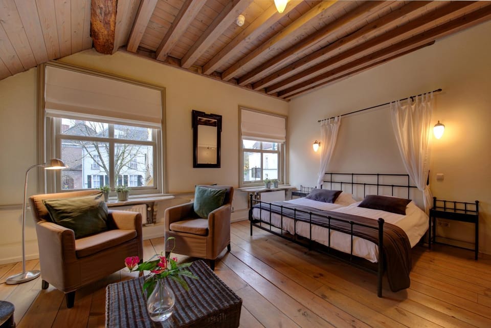 Seating area, Bedroom