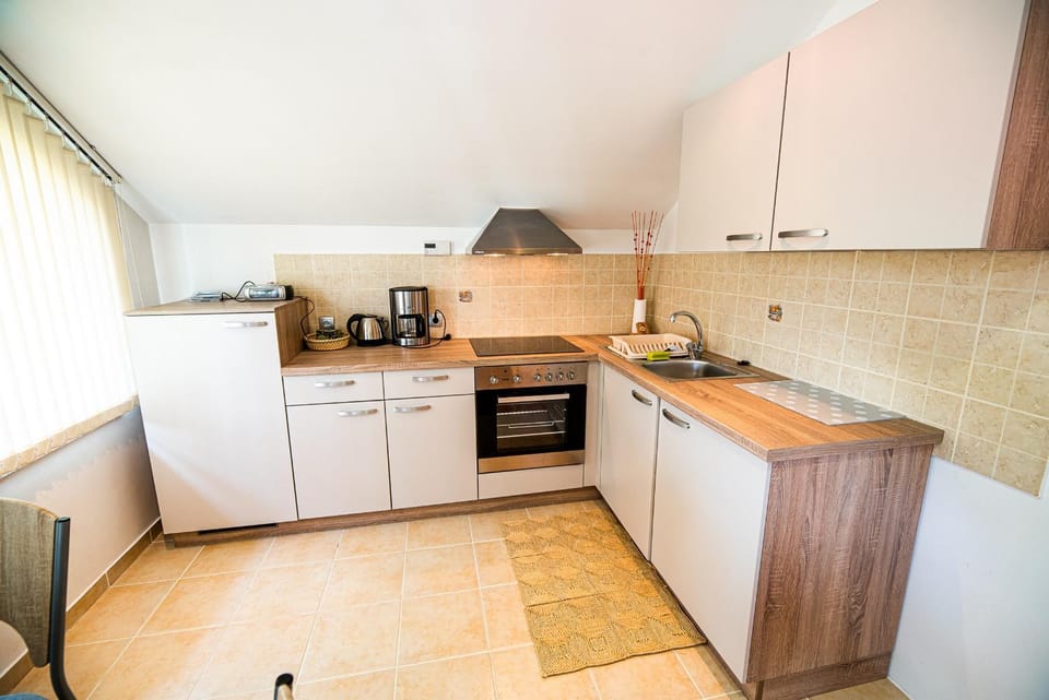 Coffee/tea facilities, Kitchen or kitchenette, pet friendly, stove
