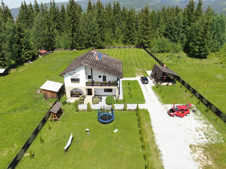 Property building, Day, Natural landscape, Bird's eye view, Garden, Garden view, Mountain view