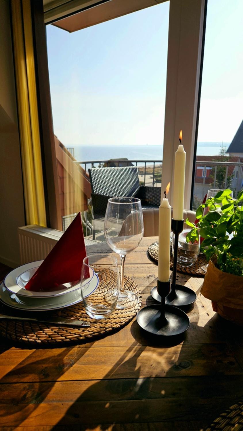 Natural landscape, View (from property/room), Balcony/Terrace, Food and drinks, Dining area, Food, Sea view, Drinks