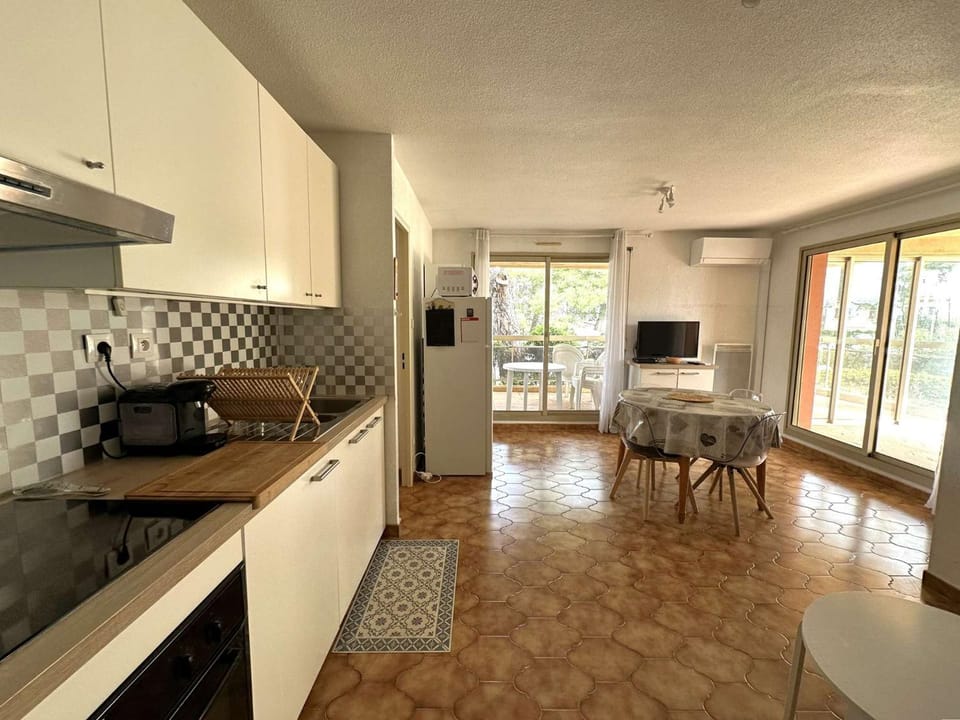 HYEDES Appartement climatisé pour 4 personnes sur le port de Hyères Apartment in Hyères