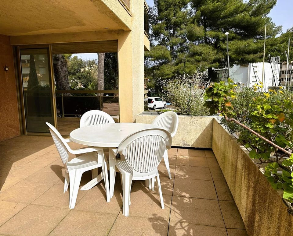 HYEDES Appartement climatisé pour 4 personnes sur le port de Hyères Apartment in Hyères