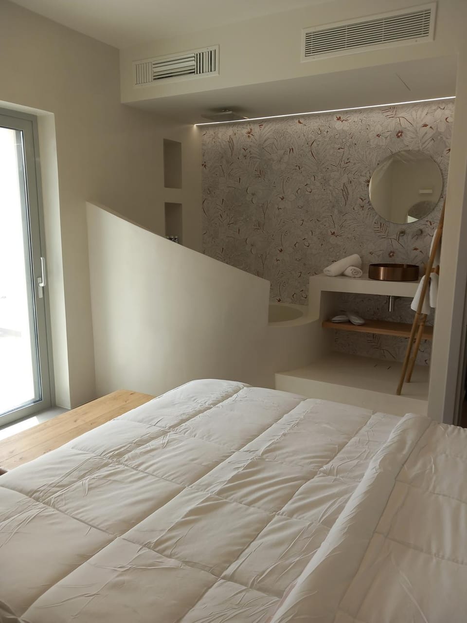 Shower, Bed